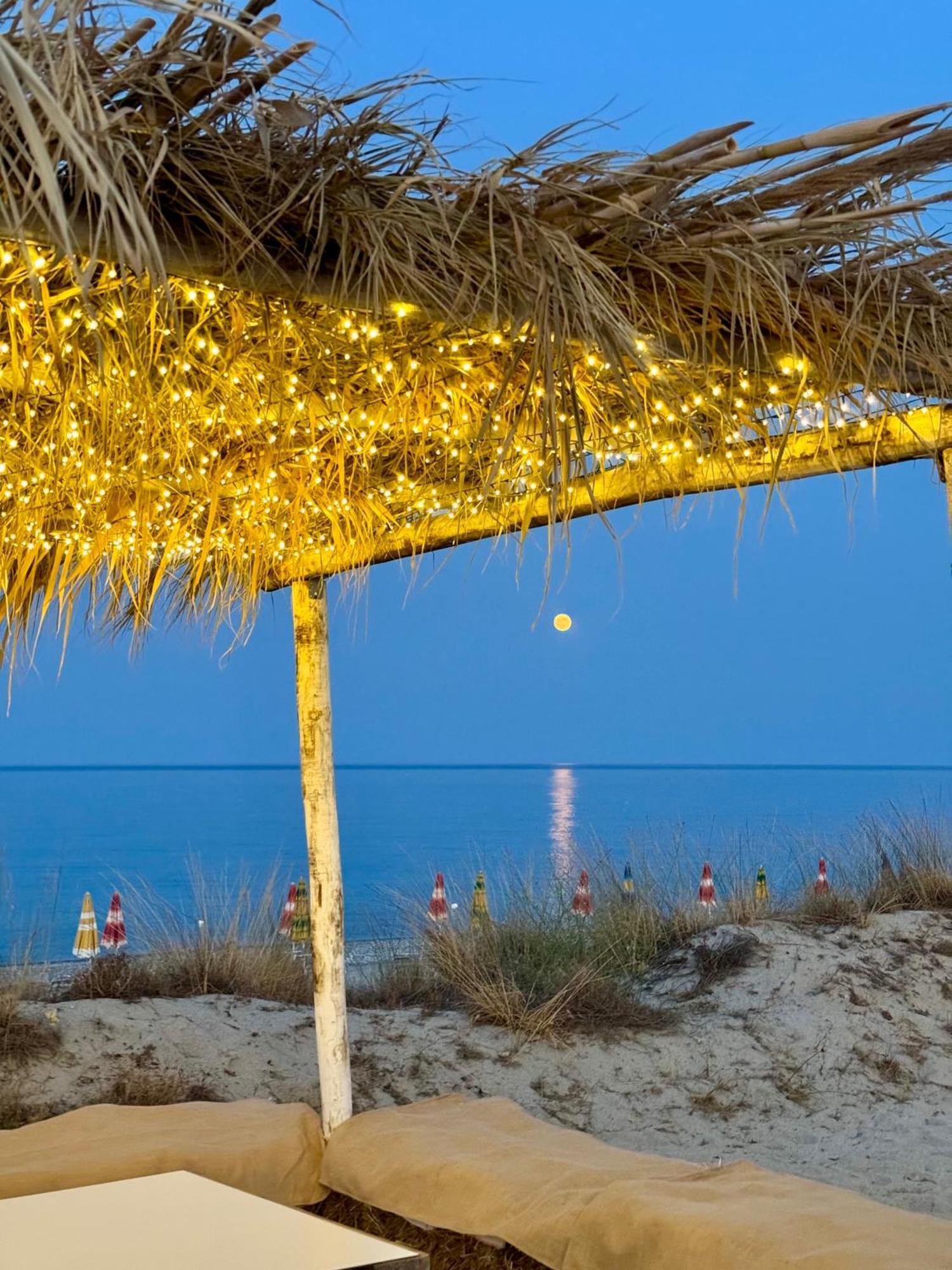 Villaggio Camping Poseidon - Bungalows & Rooms With Sea View In Nature Santa Caterina Dello Ionio Marina Экстерьер фото